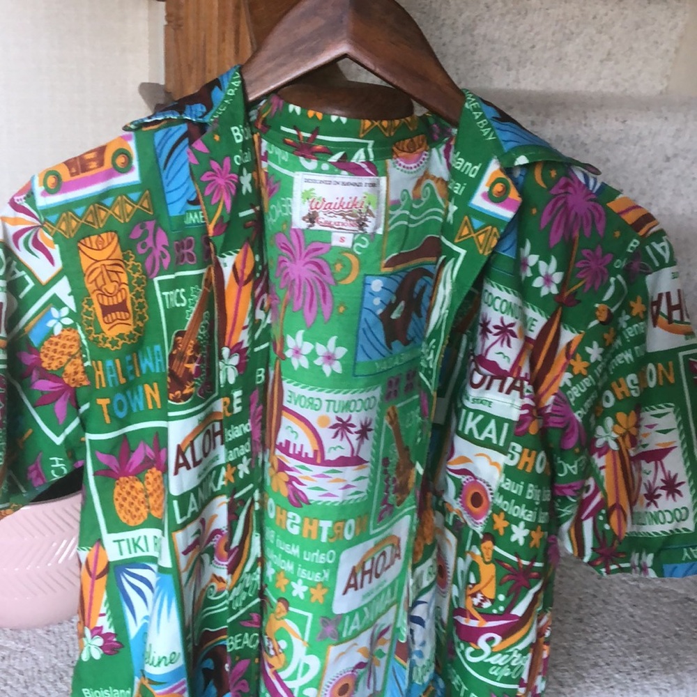 Vintage Designed In Hawaii For Waikiki Creations Hawaiian Button Down Shirt - Picture 3 of 8